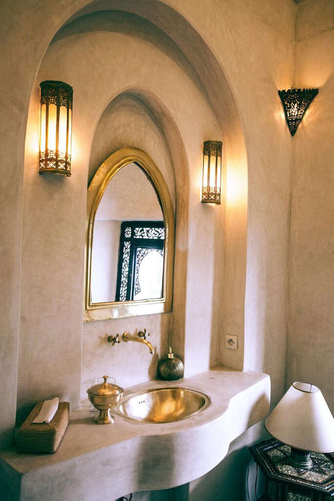 Tadelakt Plaster: The Ultimate Guide to Moroccan Luxury Finishes