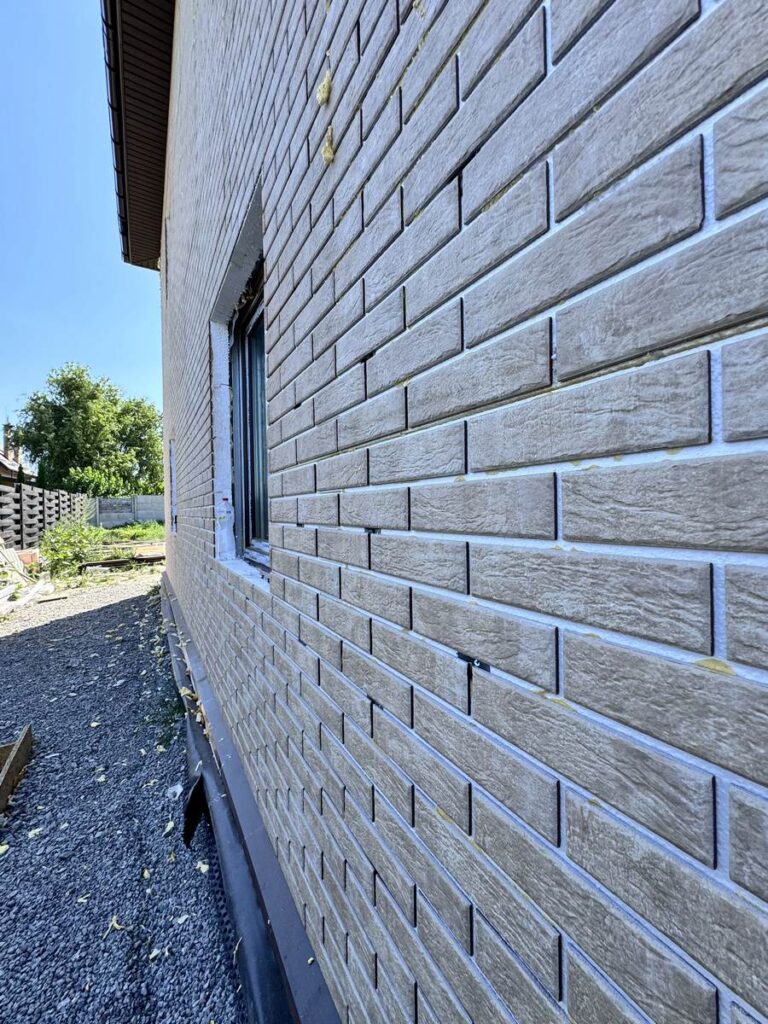 Royal Facade thermopanels grey stone texture installed